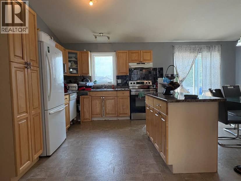 66 Upland Road W, Brooks, photo 2