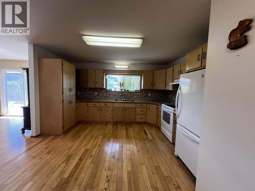 3150 FRANCOIS LAKE ROAD, Fraser Lake, photo 8
