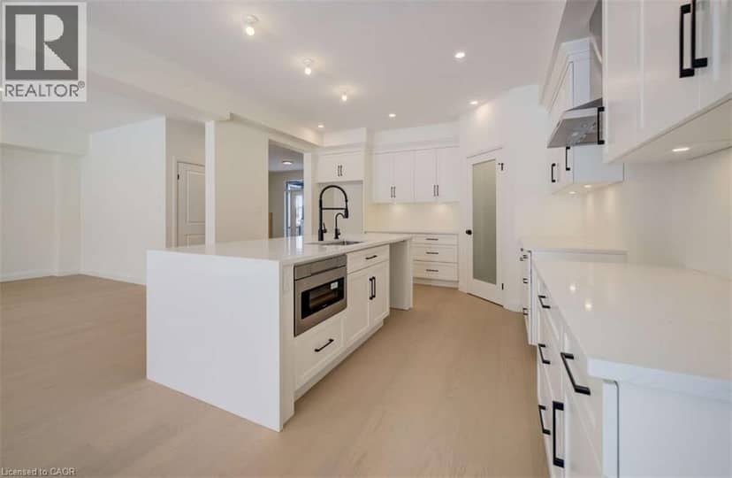 67 CROSSWINDS Drive, Kitchener, photo 2