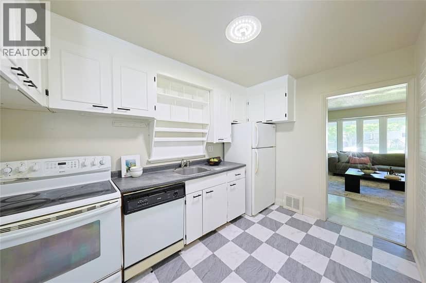 898 Grandview Avenue — photo 14 of 25