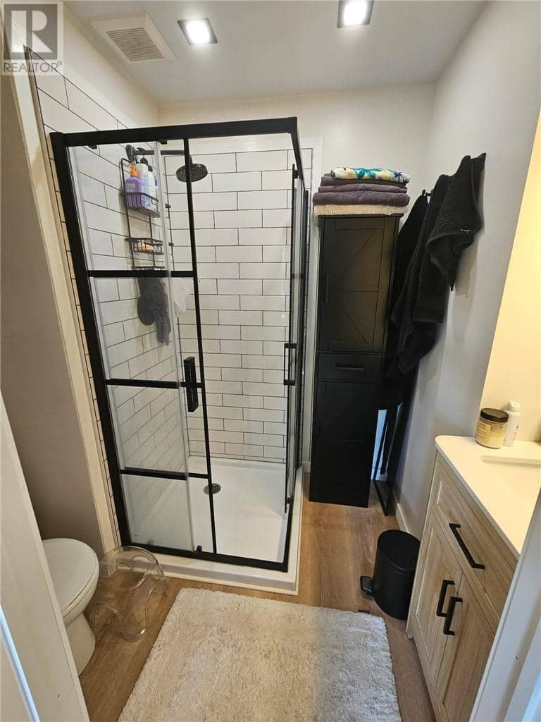 1560 Weller Street — photo 4 of 11