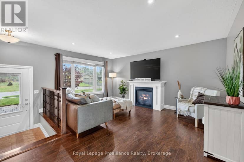 32 Aspen Drive — photo 5 of 33