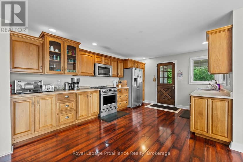 137 Lakeshore Drive — photo 16 of 40