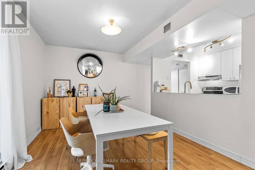 701 - 18 Nepean Street — photo 13 of 32