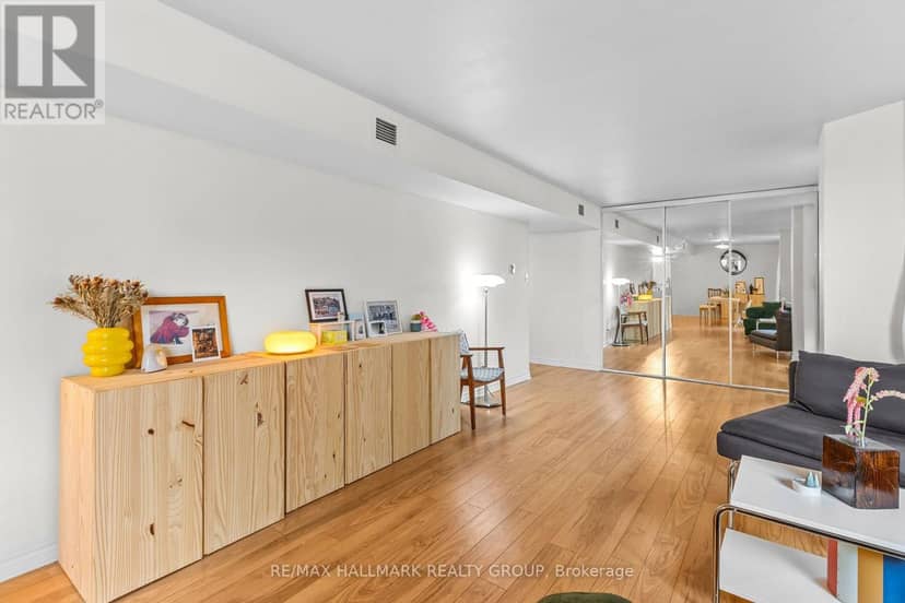 701 - 18 Nepean Street — photo 14 of 32