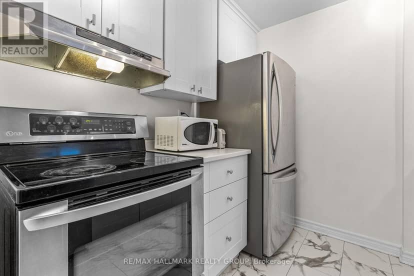 701 - 18 Nepean Street — photo 16 of 32