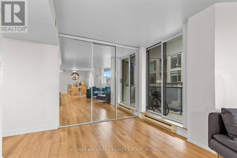 701 - 18 Nepean Street — photo 8 of 32