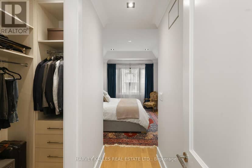 90 Roe Avenue — photo 25 of 40