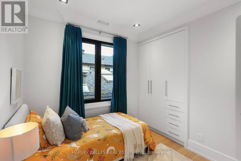 90 Roe Avenue — photo 31 of 40