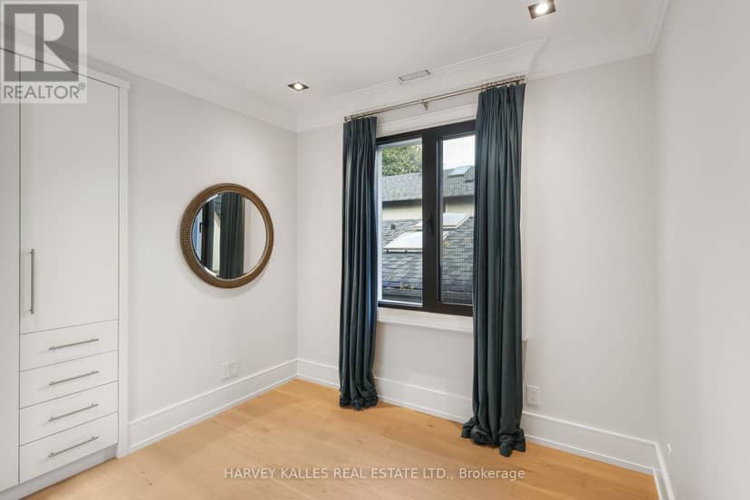 90 Roe Avenue — photo 33 of 40