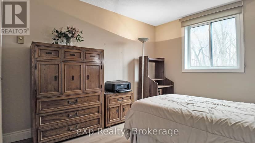 402 - 5 Valleyside Drive — photo 8 of 16