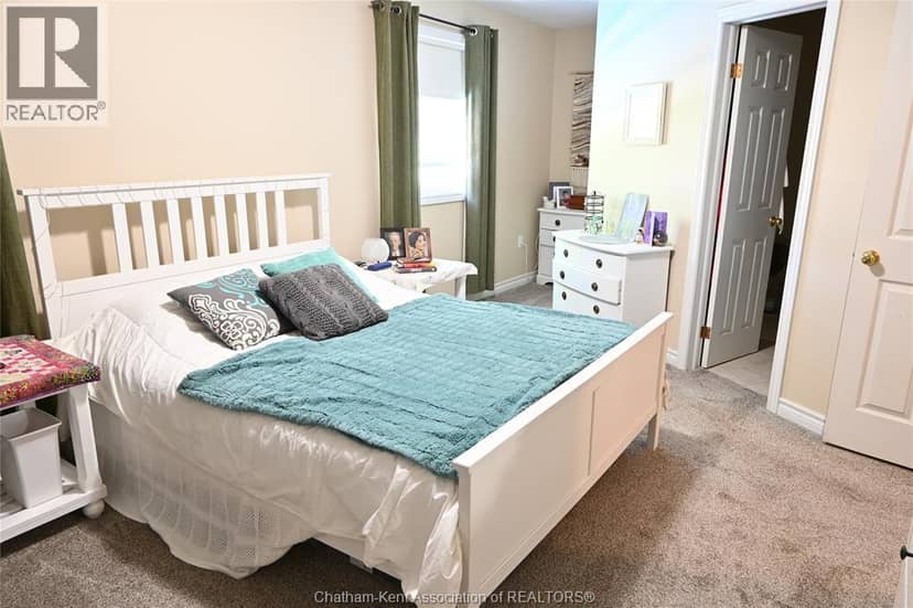 5 Bernard AVENUE East — photo 12 of 32