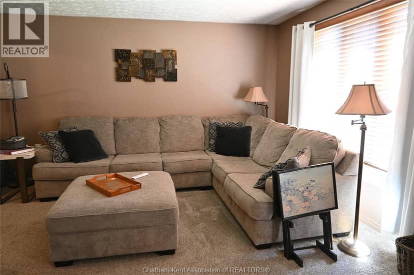 5 Bernard AVENUE East — photo 3 of 32