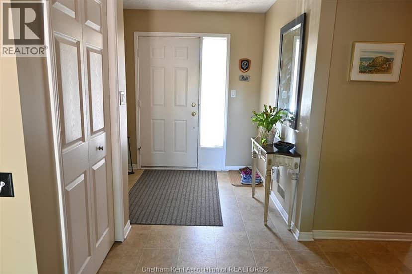 5 Bernard AVENUE East — photo 2 of 32
