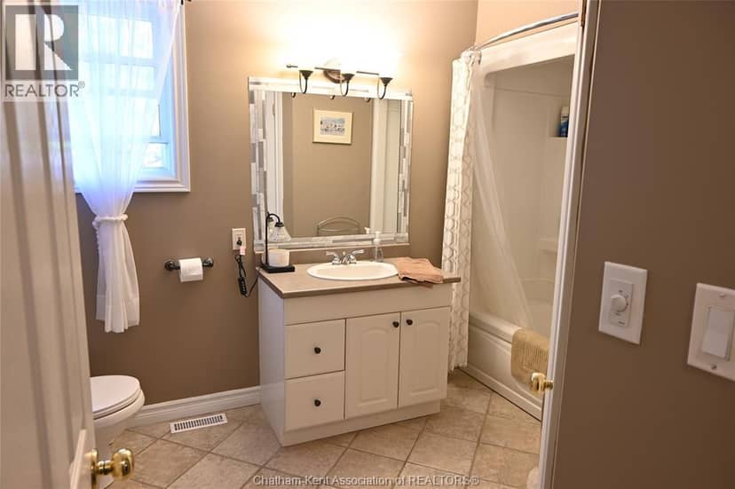 5 Bernard AVENUE East — photo 19 of 32