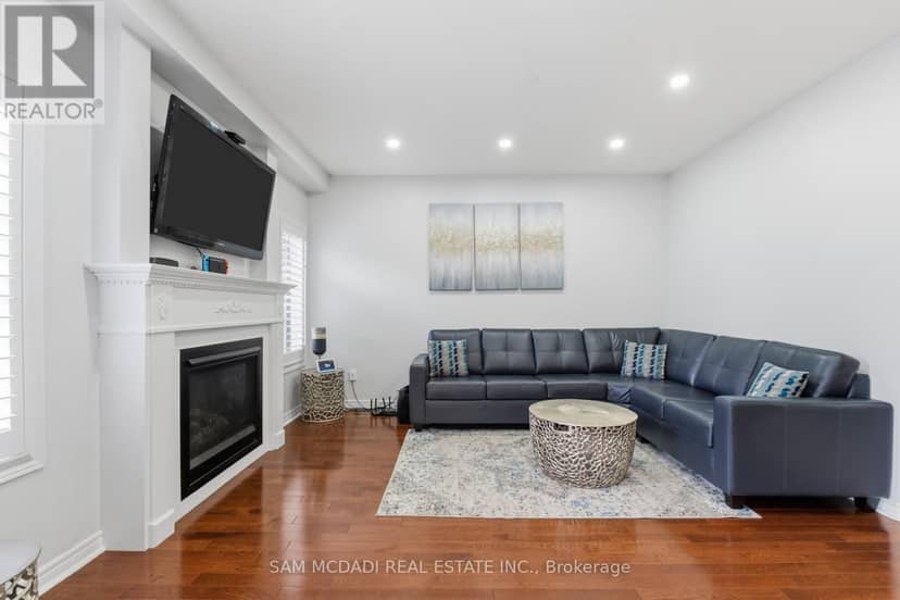 5604 Doctor Peddle Crescent — photo 7 of 36