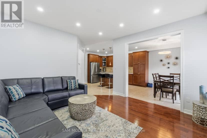 5604 Doctor Peddle Crescent — photo 8 of 36