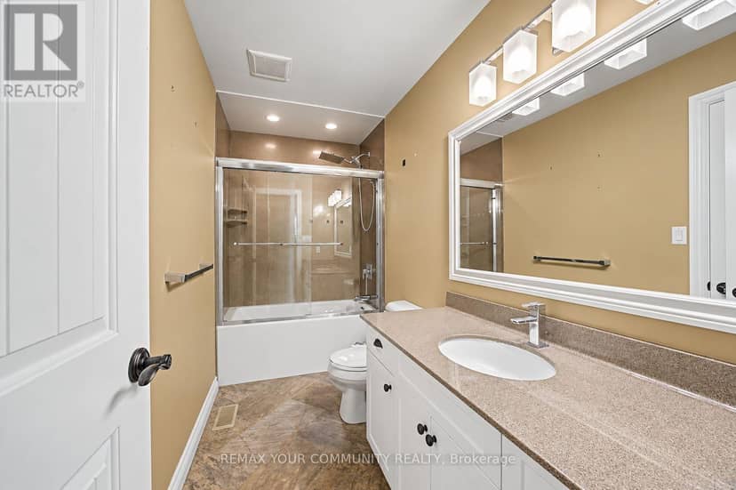 745088 Oxford Road 17 — photo 14 of 39
