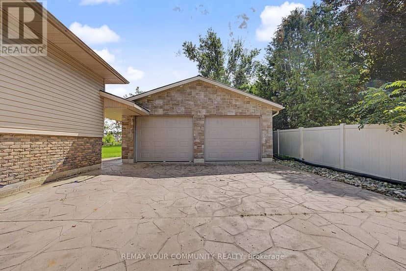 745088 Oxford Road 17 — photo 3 of 39