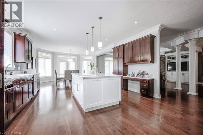 4072 HIGHLAND PARK Drive — photo 10 of 40