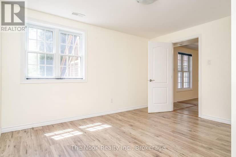 95 Peacock Boulevard — photo 20 of 24