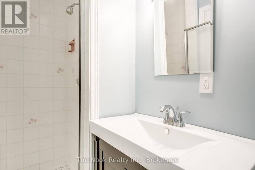 95 Peacock Boulevard — photo 8 of 24