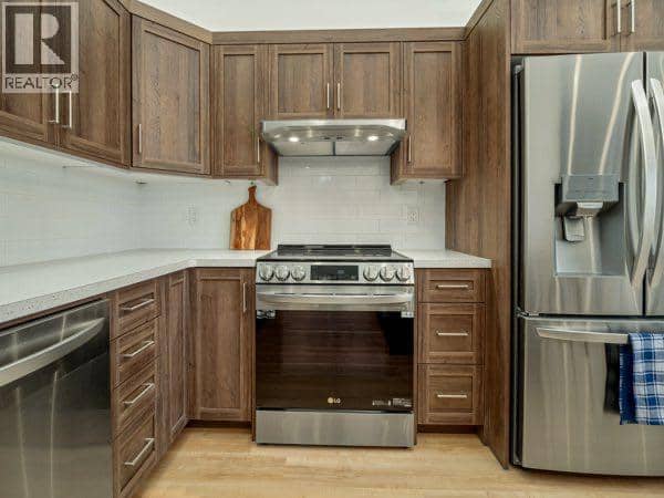 771 7 Avenue W — photo 11 of 28