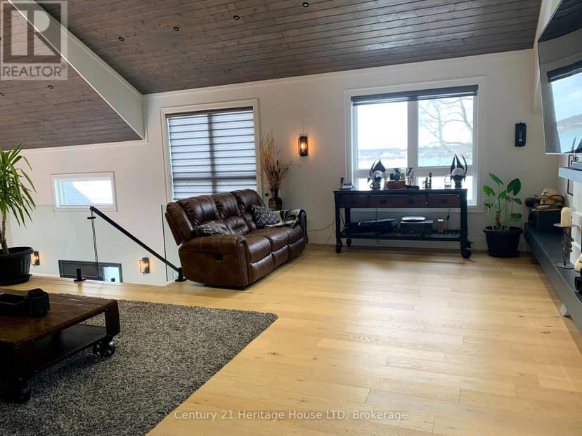 9785 Niagara River Parkway — photo 19 of 40