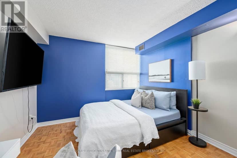 1507 - 380 King Street — photo 12 of 27