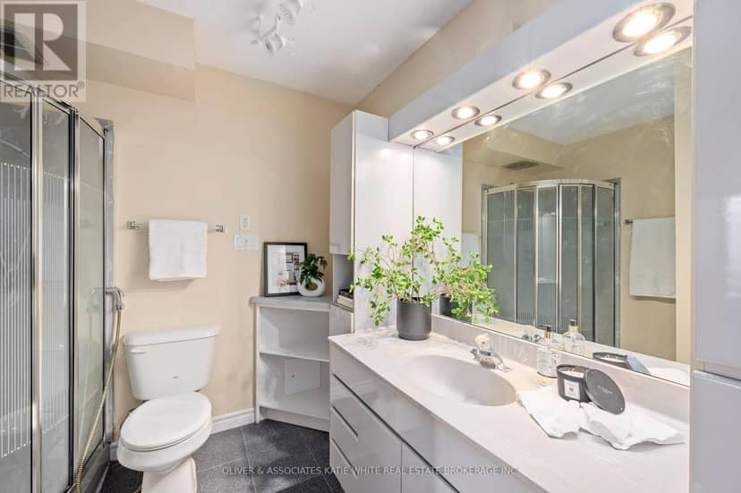 1507 - 380 King Street — photo 19 of 27