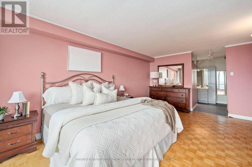 1507 - 380 King Street — photo 17 of 27