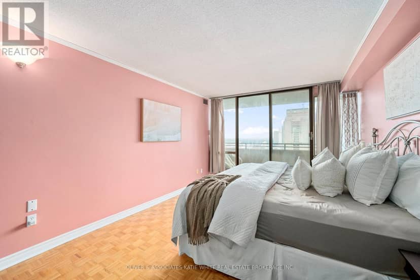 1507 - 380 King Street — photo 16 of 27