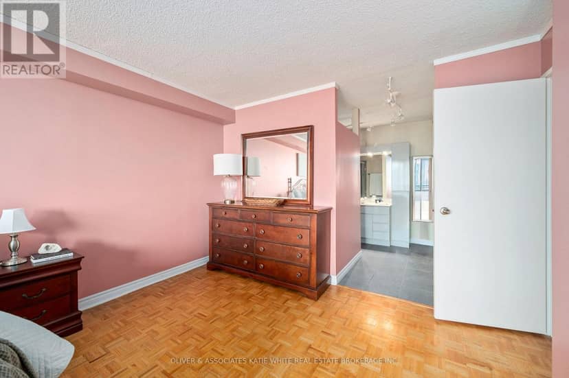 1507 - 380 King Street — photo 18 of 27