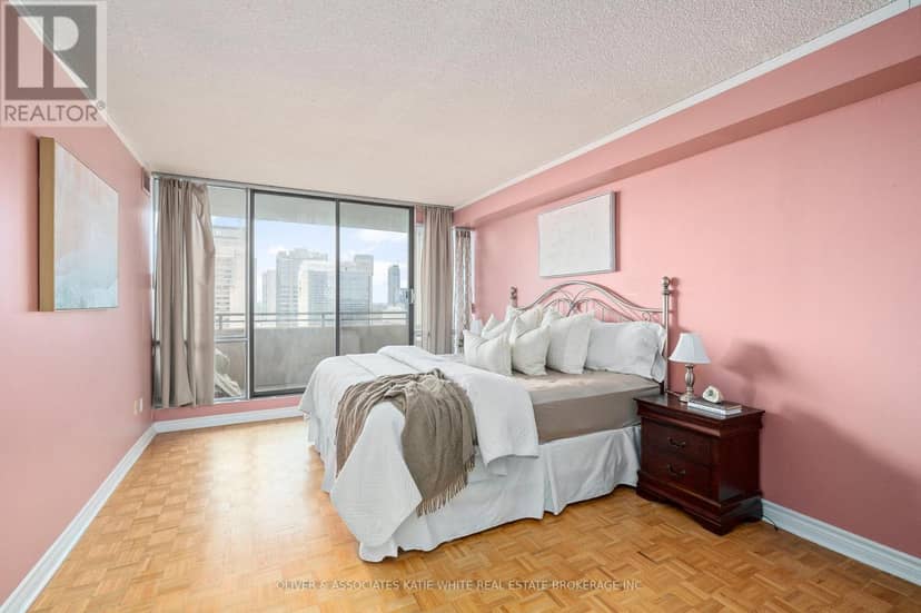 1507 - 380 King Street — photo 15 of 27