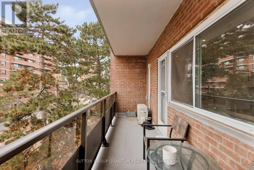 401 - 15 Elizabeth Street N — photo 16 of 40