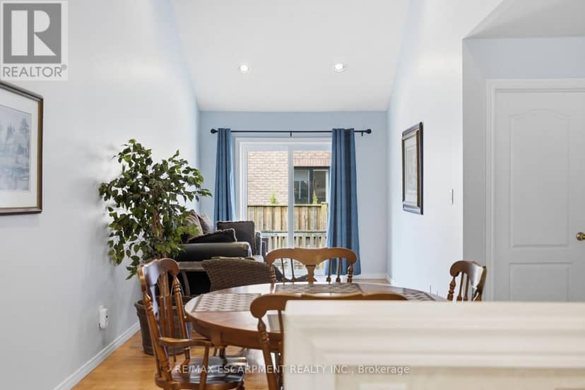 2 - 222 Fellowes Crescent — photo 10 of 32