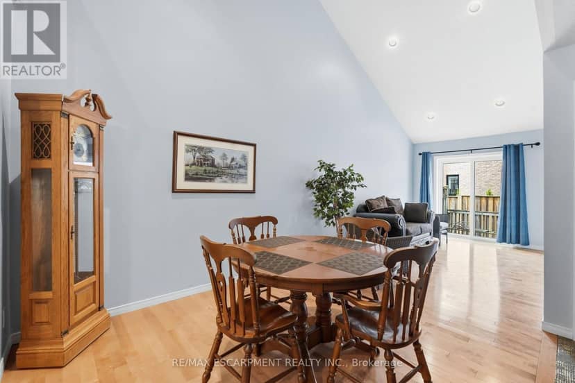 2 - 222 Fellowes Crescent — photo 11 of 32