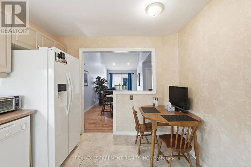 2 - 222 Fellowes Crescent — photo 9 of 32