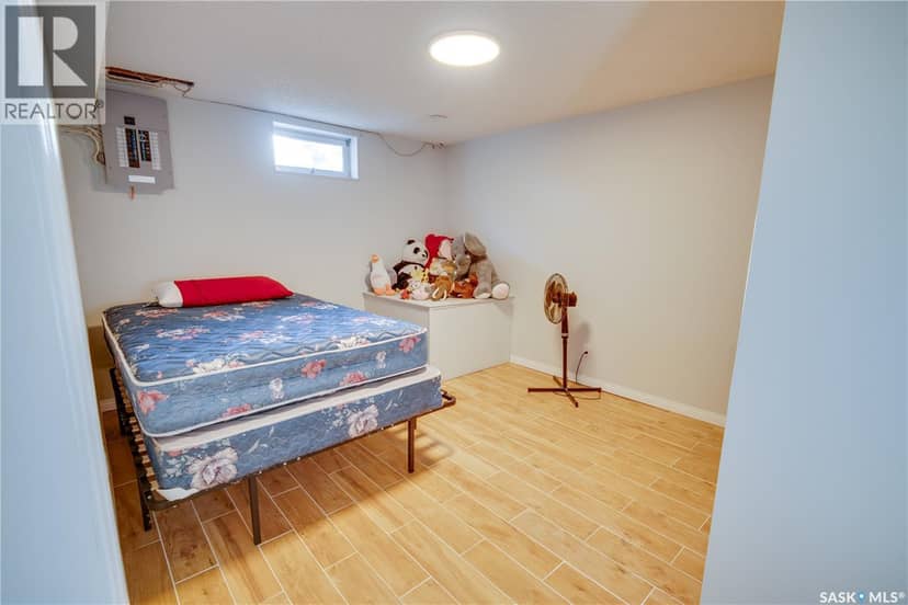 1304 Queen CRESCENT — photo 27 of 40