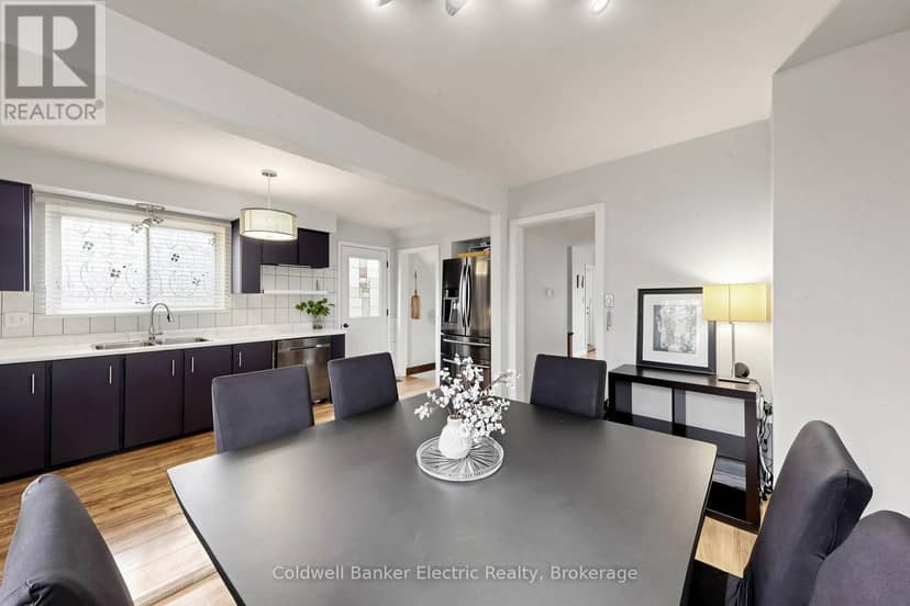 900 Southridge Street — photo 14 of 39