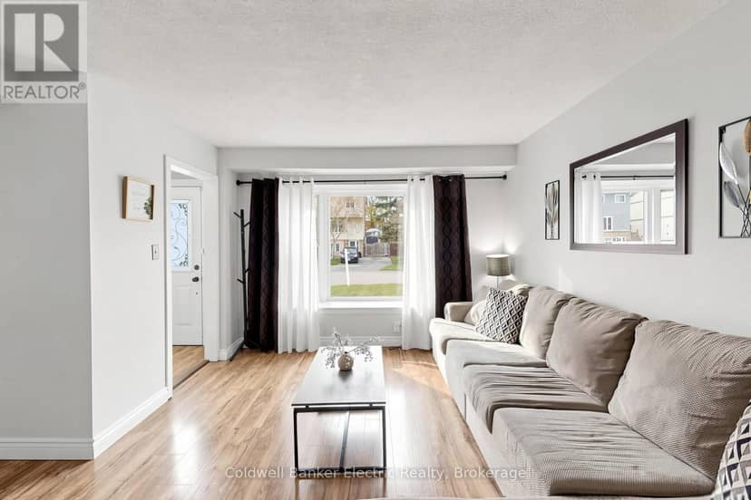 900 Southridge Street — photo 5 of 39