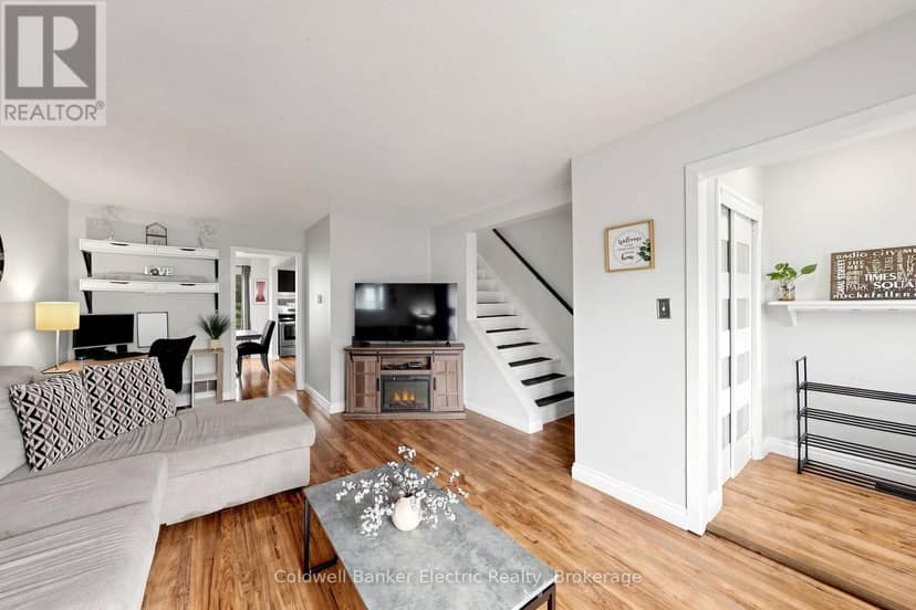 900 Southridge Street — photo 8 of 39