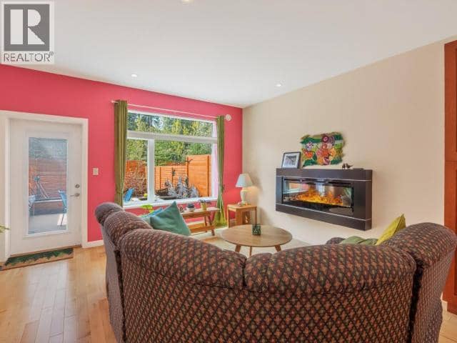 11-35 Normandy Road — photo 9 of 35