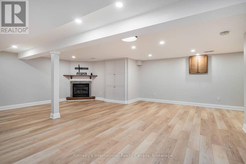 154 Mary Street — photo 32 of 40