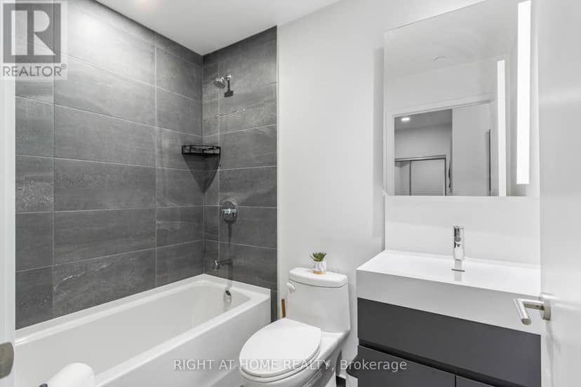 2407 - 39 Mary Street — photo 10 of 37