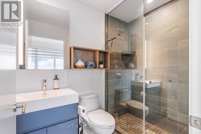 2407 - 39 Mary Street — photo 12 of 37
