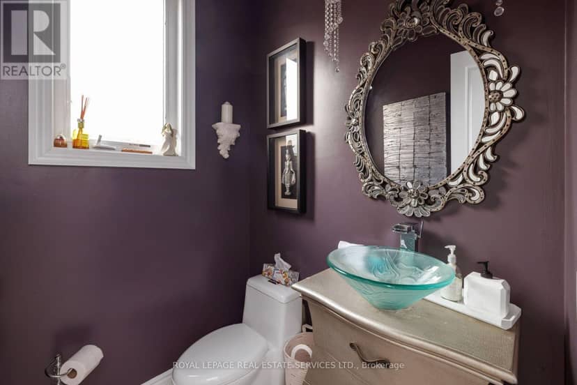 7 - 120 Bronte Road — photo 15 of 40