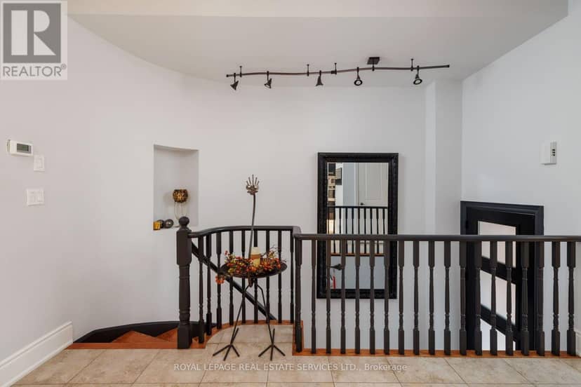 7 - 120 Bronte Road — photo 4 of 40