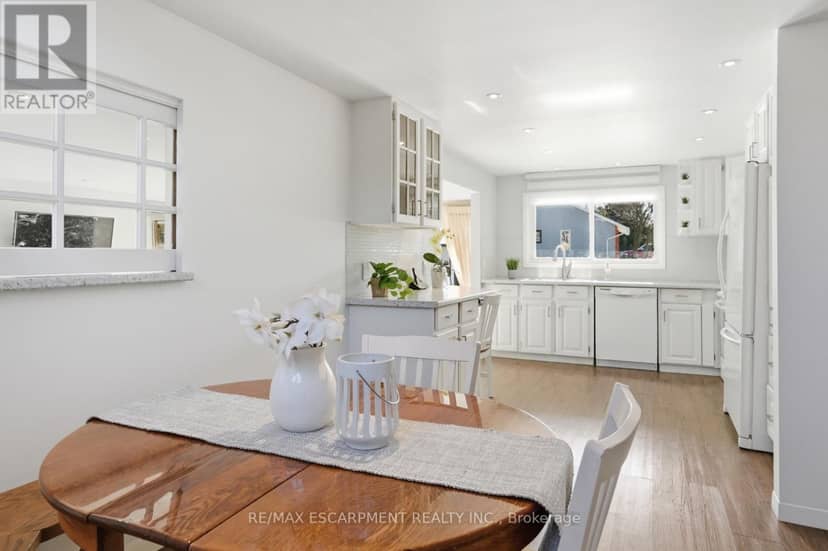 81 Thomson Drive — photo 27 of 40