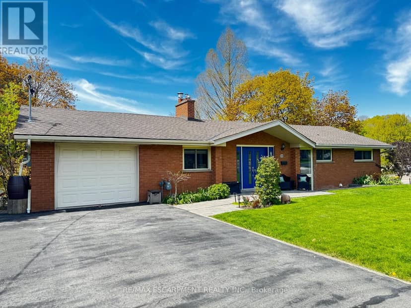 81 Thomson Drive — photo 3 of 40